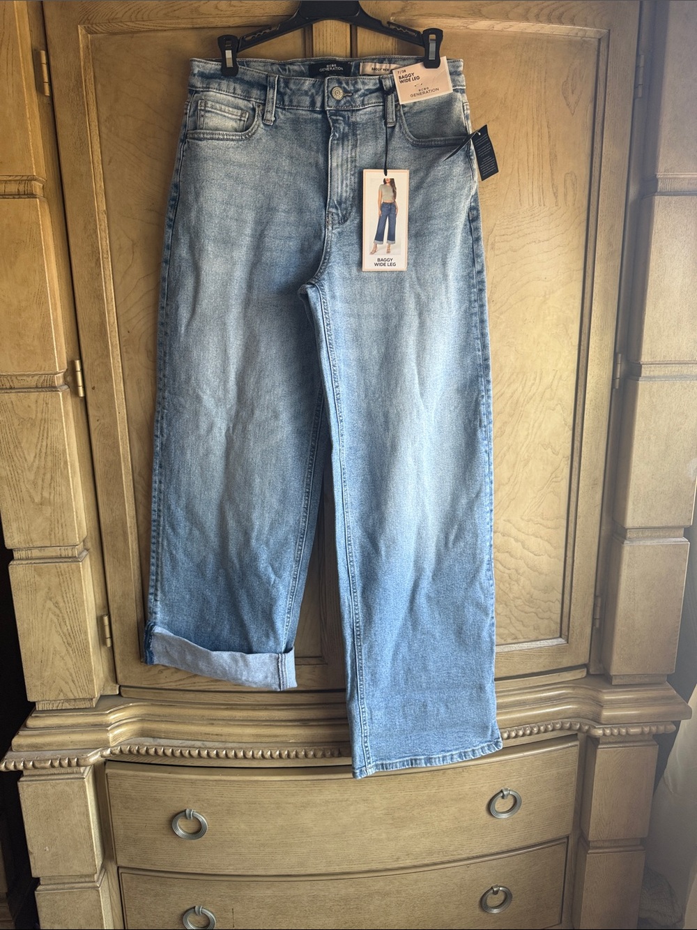 BCBG ๐ฅ Light Blue Baggy Wide Leg Jeans cuffed - Picture 5 of 9